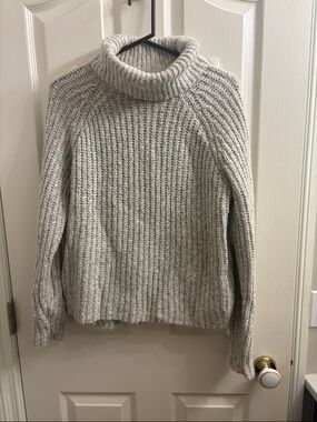 Abercrombie & Fitch Chunky Light Gray Turtleneck Sweater